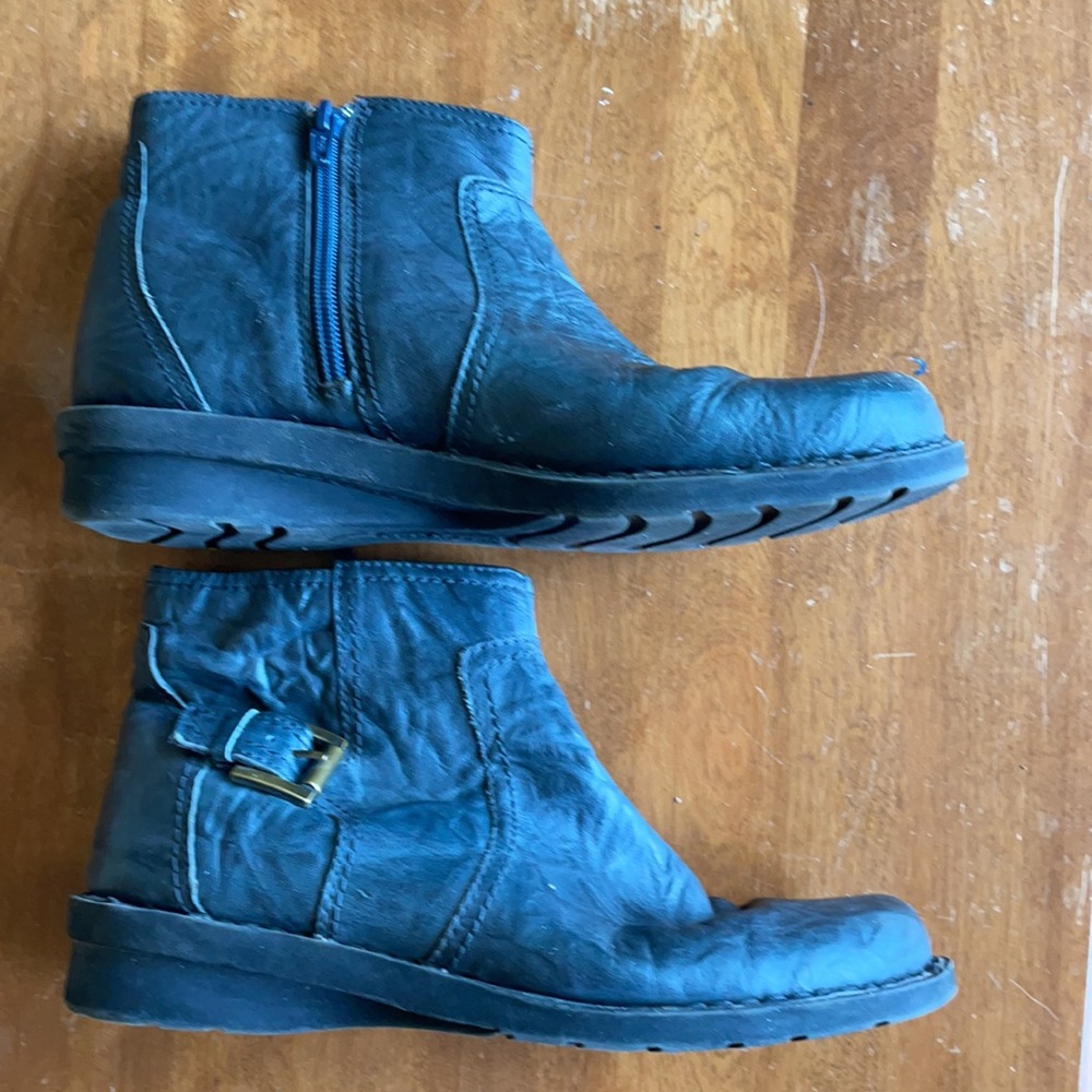 Guc Clark’s ankle boots, size 6.5W - Picture 5 of 6